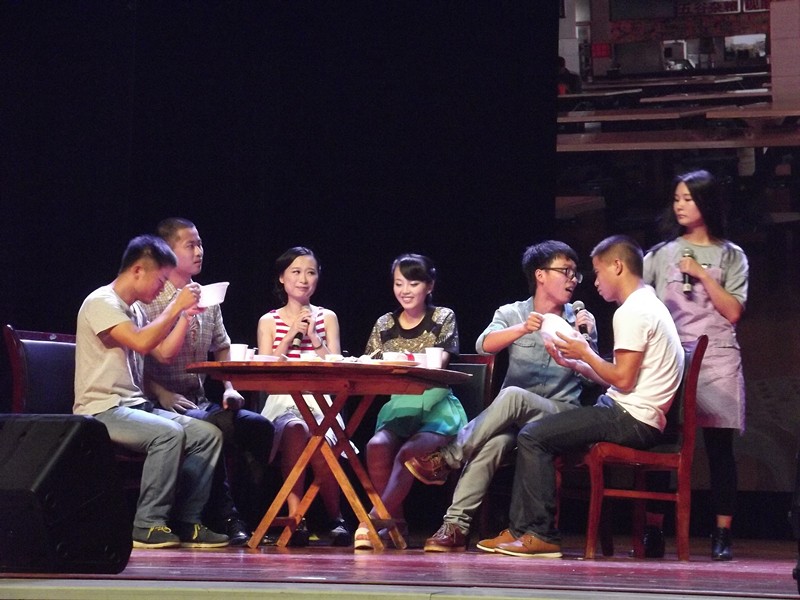 伟德国际1946隆重举办2014届毕业典礼和毕业生晚会