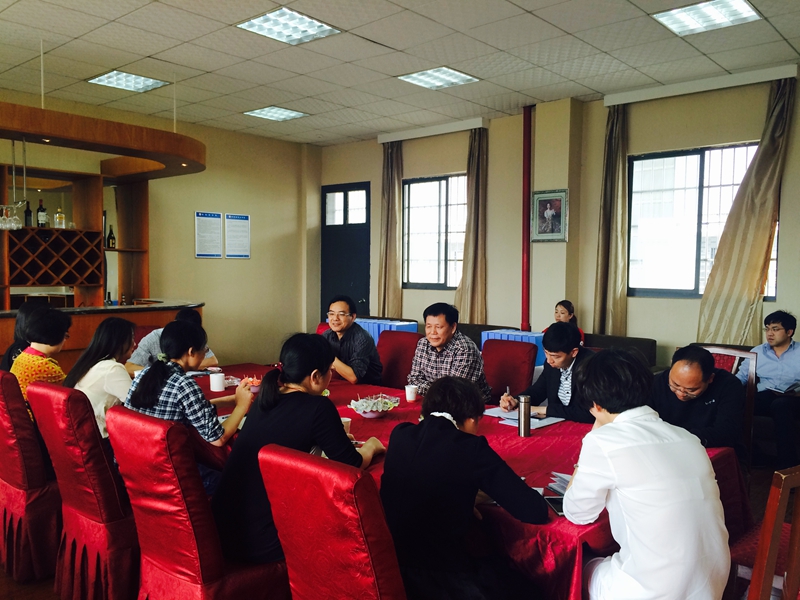 外国语公司来公司交流员工工作