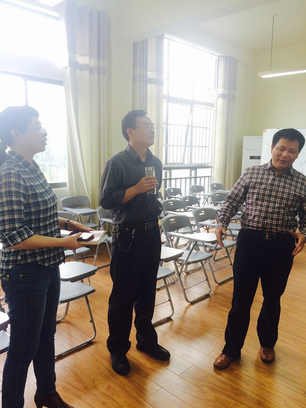 外国语公司来公司交流员工工作