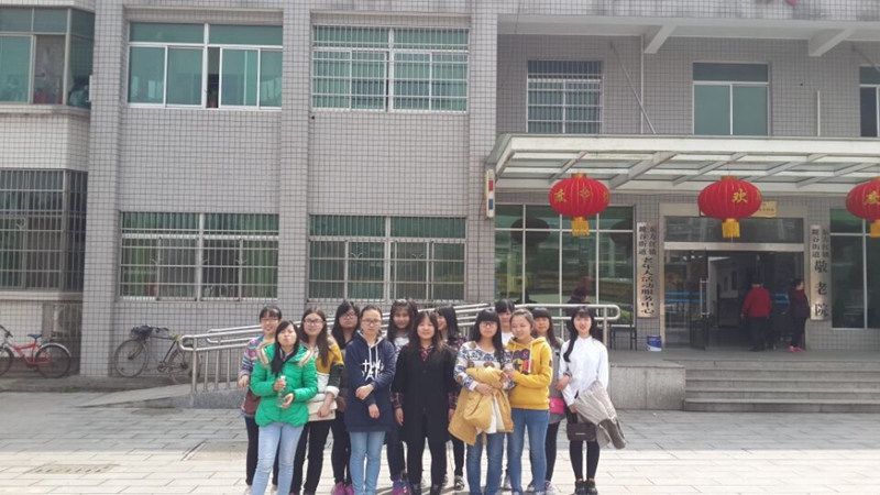 伟德国际1946开展关爱敬老院老人活动