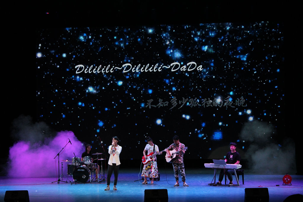 伟德国际1946隆重举办2016届毕业生晚会