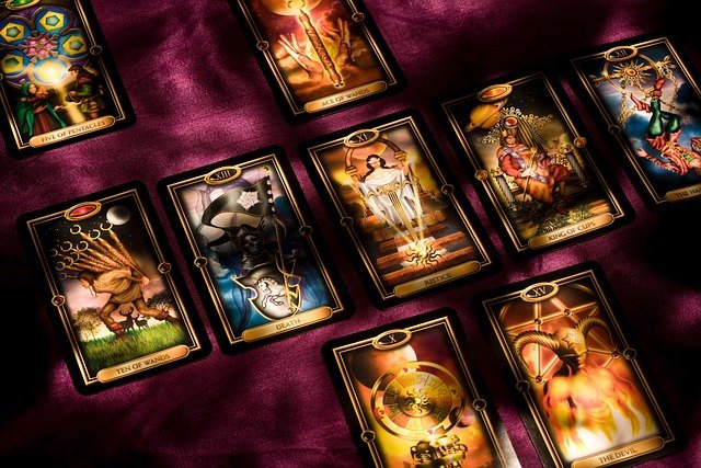 Best Crystals for Tarot